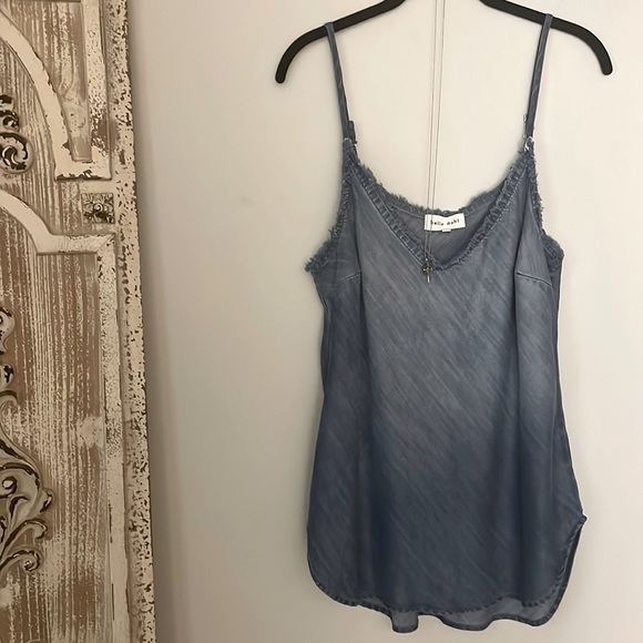 BELLA DAHL OMBRÉ FRAYED EDGE TOP - Picture 2 of 6